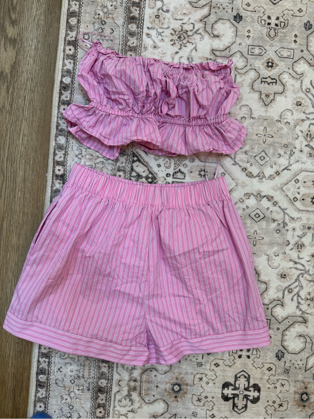 Strapless Pink Ruffle-set - Picture 2 of 2